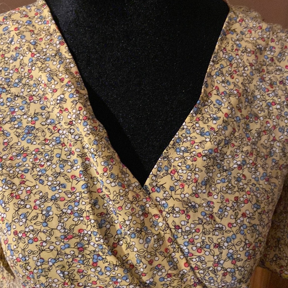 Blouse - Picture 2 of 3
